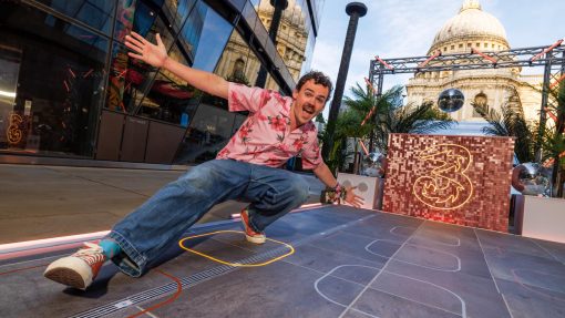 Brits just wanna have fun, as ‘Raving Slabs’ appear in London image